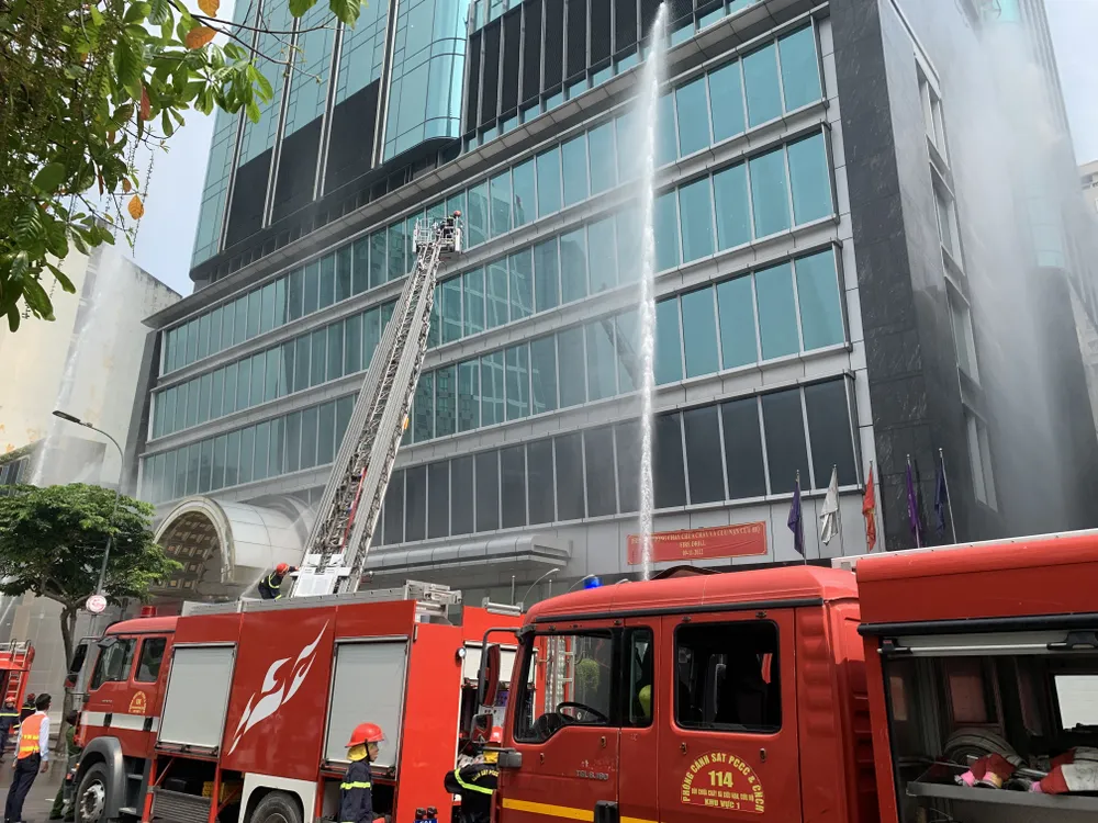 Hơn 500 người tham gia diễn tập chữa cháy ở tòa nhà Times Square ảnh 7