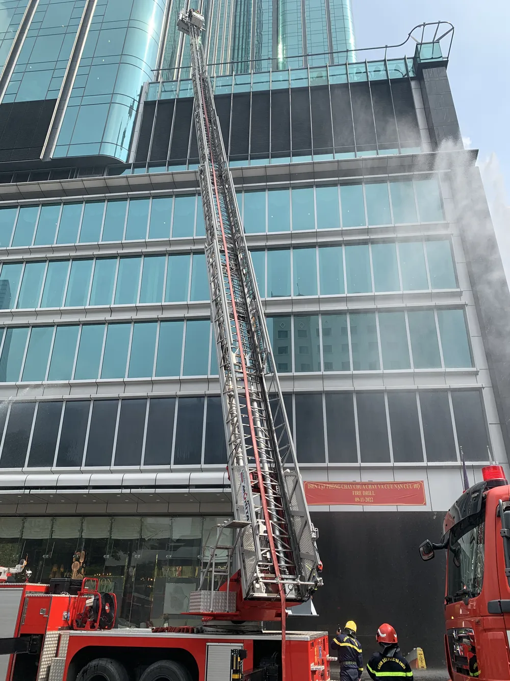 Hơn 500 người tham gia diễn tập chữa cháy ở tòa nhà Times Square ảnh 12