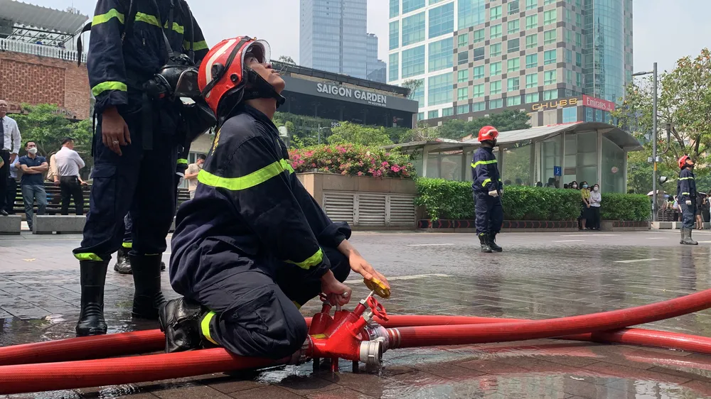 Hơn 500 người tham gia diễn tập chữa cháy ở tòa nhà Times Square ảnh 5