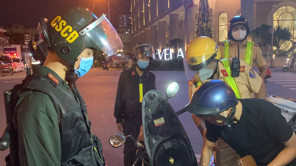 Xử lý 1.060 trường hợp vi phạm trong ngày ra quân trấn áp tội phạm ảnh 5