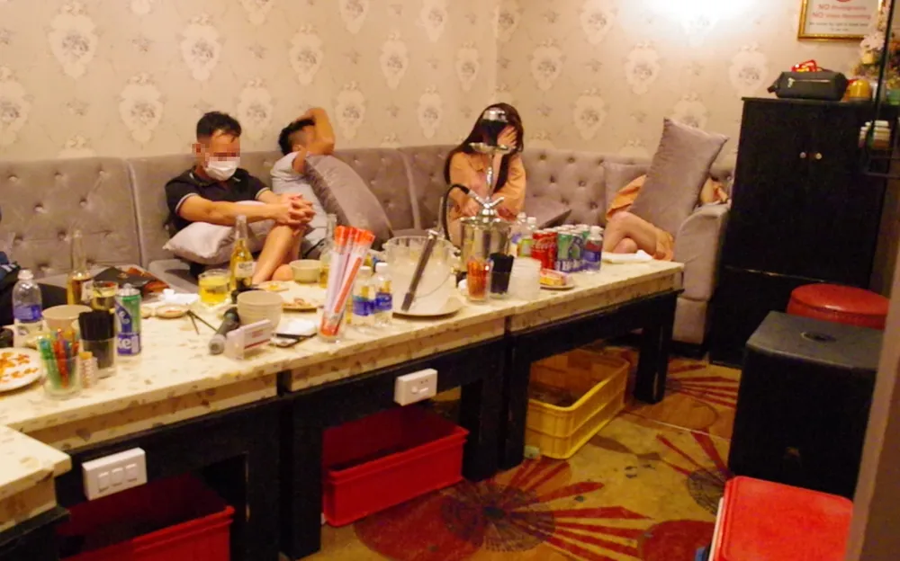 Đột kích tụ điểm ăn chơi, phát hiện nhiều người dương tính chất ma túy ảnh 2