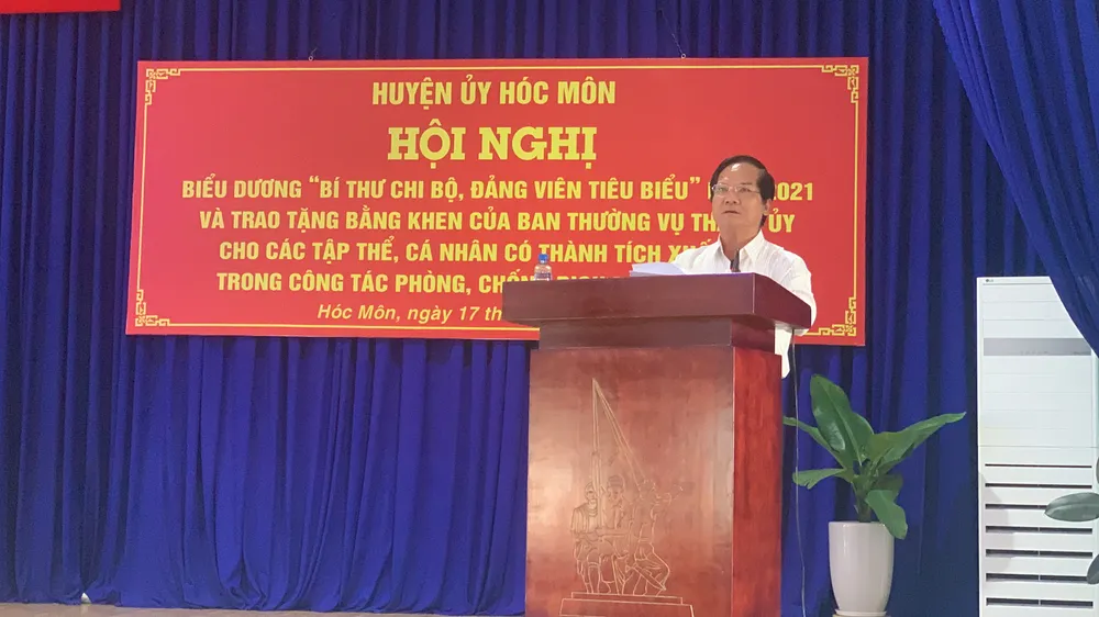 Khen thưởng nhiều tập thể, cá nhân ở huyện Hóc Môn  ảnh 1