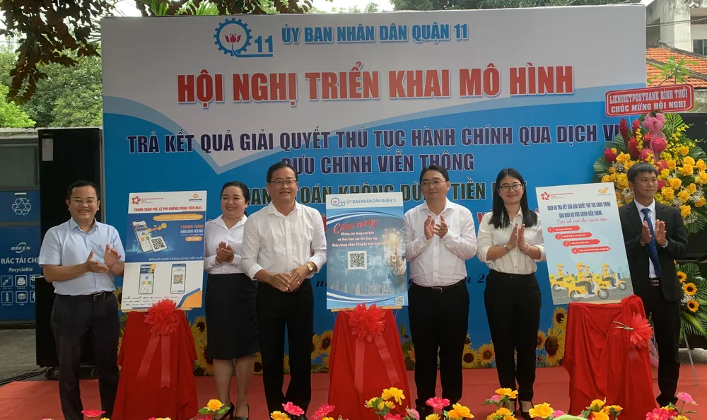 Quận 11 trả kết quả giải quyết thủ tục hành chính qua bưu điện và thanh toán không dùng tiền mặt ảnh 2