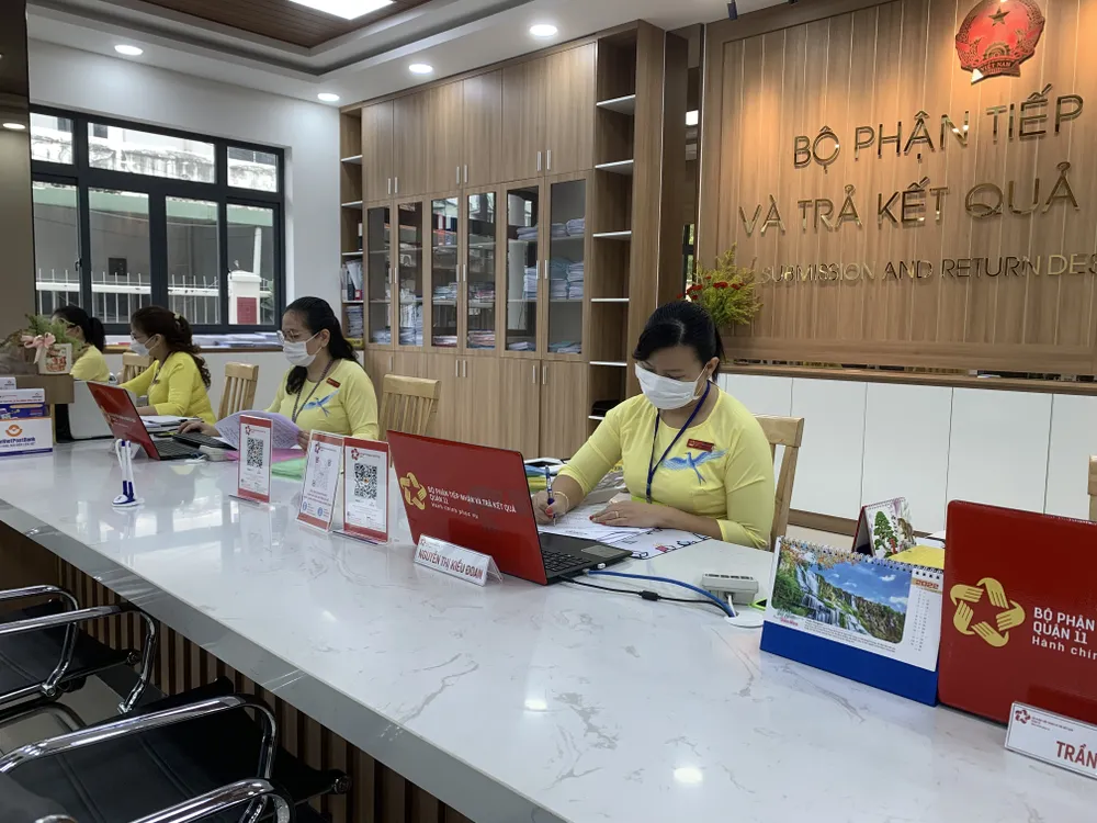Quận 11 trả kết quả giải quyết thủ tục hành chính qua bưu điện và thanh toán không dùng tiền mặt ảnh 6