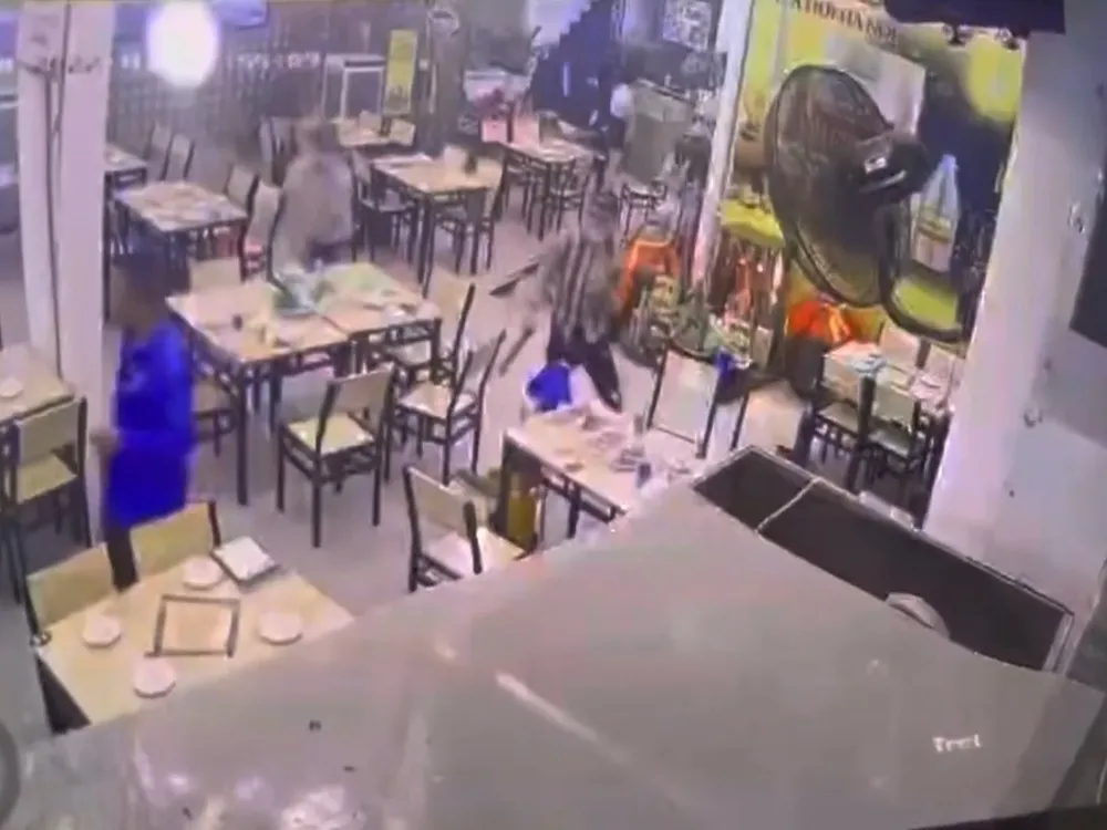 Côn đồ đập phá quán nhậu ở quận 7, nhiều thực khách coi World Cup bỏ chạy tán loạn ảnh 1