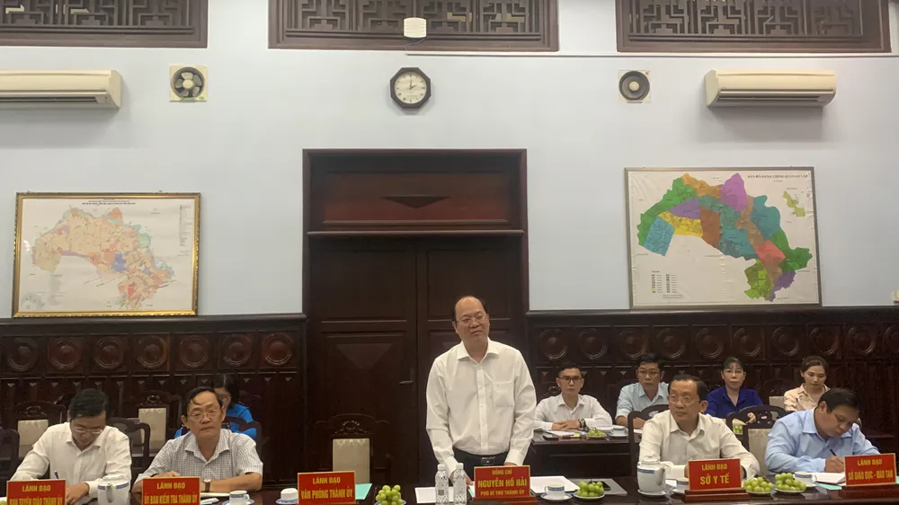 Ghi nhận, tuyên dương những cống hiến của đội ngũ y bác sĩ, giáo viên ảnh 1