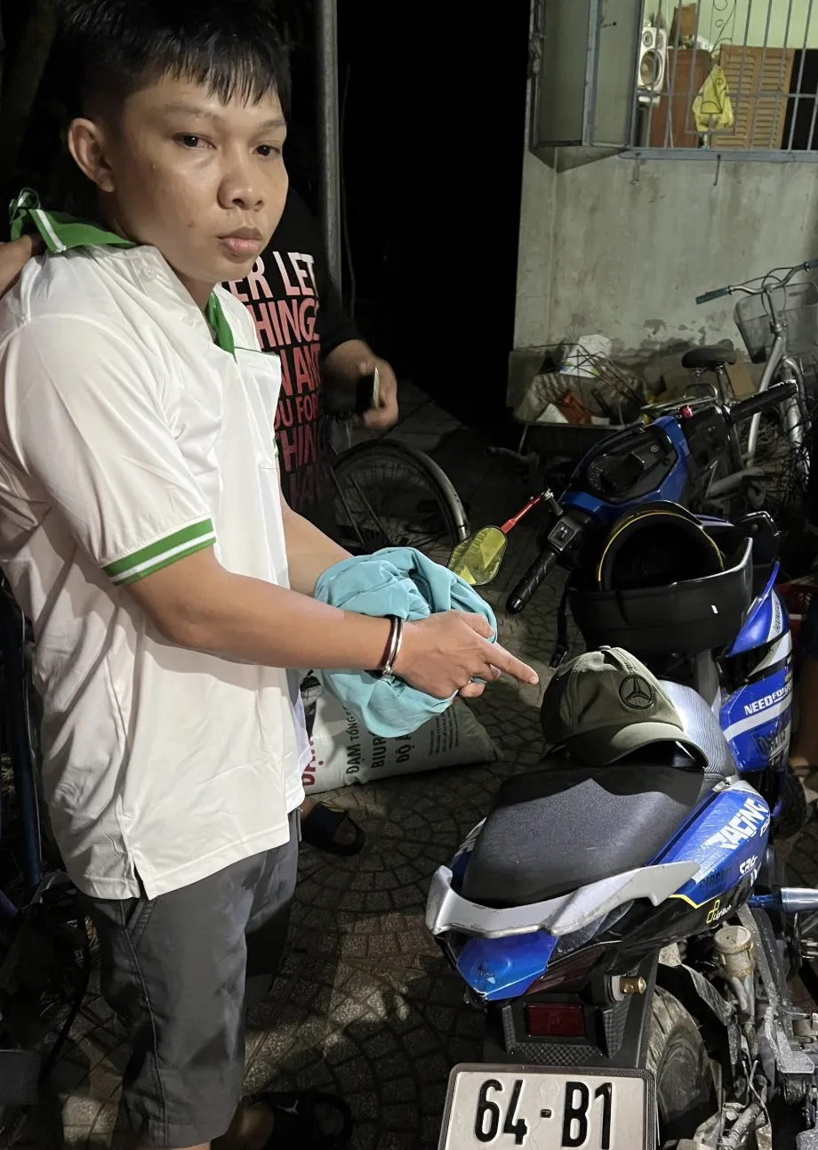 Bắt kẻ đâm tài xế xe ôm cướp tài sản lúc rạng sáng ảnh 1