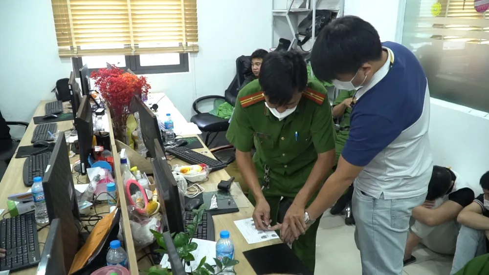 Tạm giam 11 nhân viên Công ty Luật Power Law chuyên cắt ghép ảnh, gọi điện vu khống để đòi nợ ảnh 4