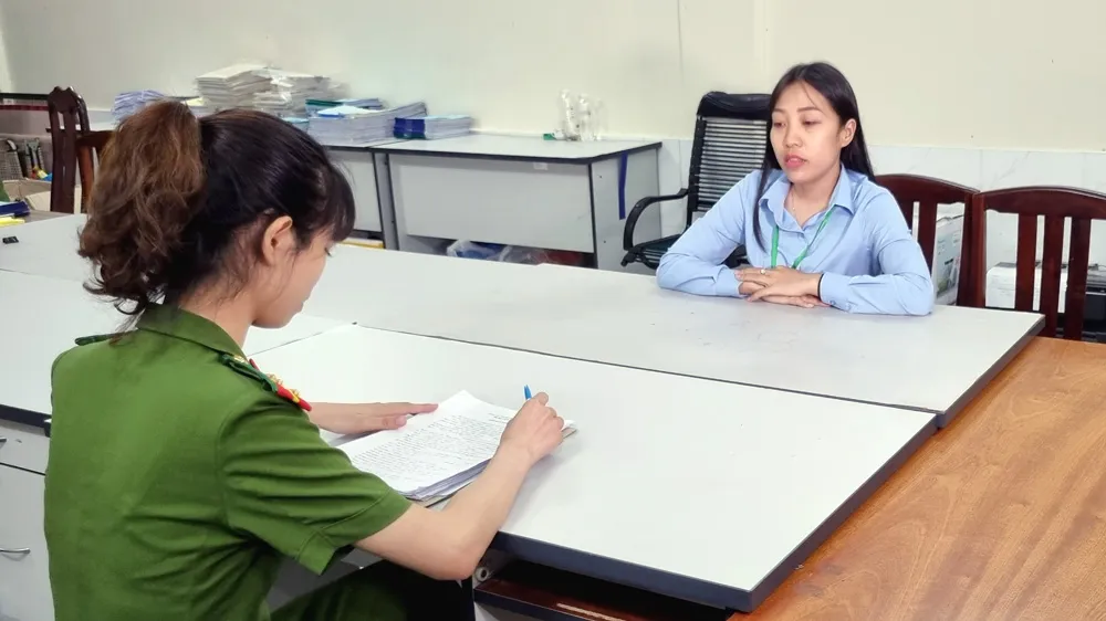 Bị can Hà làm việc với công an 