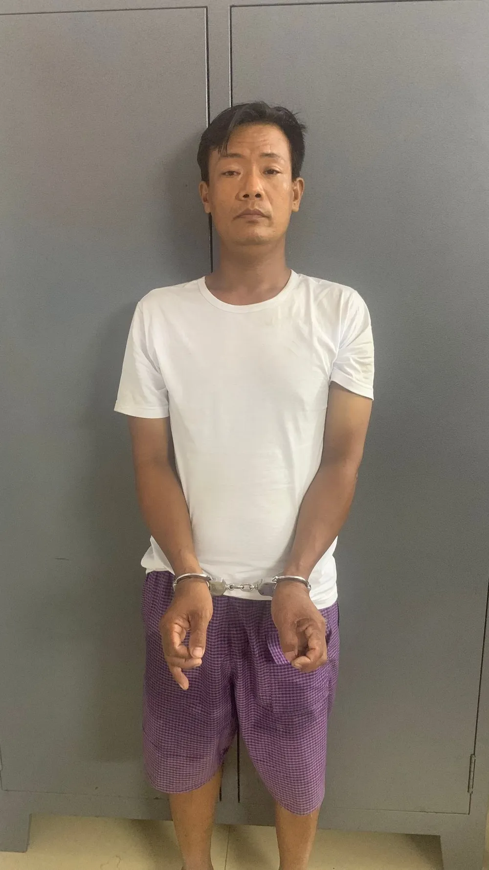 Giả nhân viên sửa chữa, dùng dao kề vào cổ người phụ nữ để cướp tài sản ảnh 1