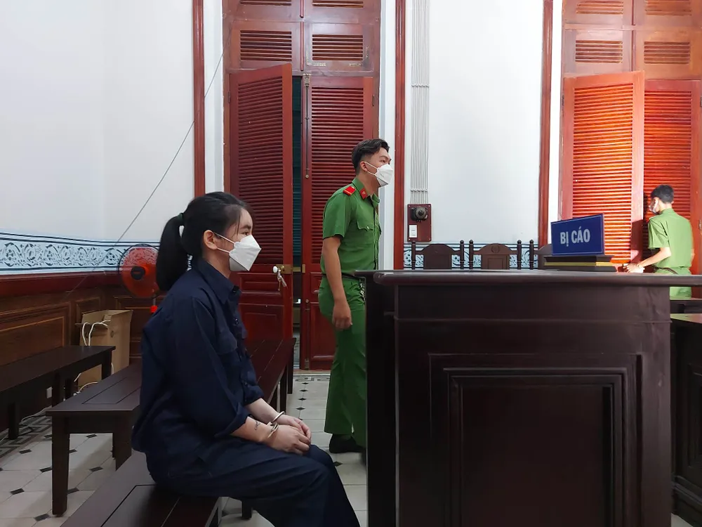 Trộm đồng hồ Rolex của bạn trai, lãnh 7 năm tù  ảnh 1