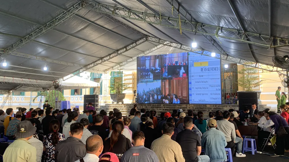 Tòa thông báo ngừng nhận đơn của bị hại trong vụ Công ty Alibaba từ trưa 16-12 ảnh 1