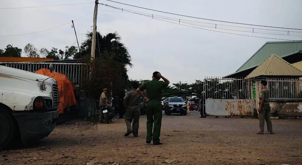 Công an khám xét Trung tâm Đăng kiểm 50-07V của Cục Đăng kiểm Việt Nam ảnh 1