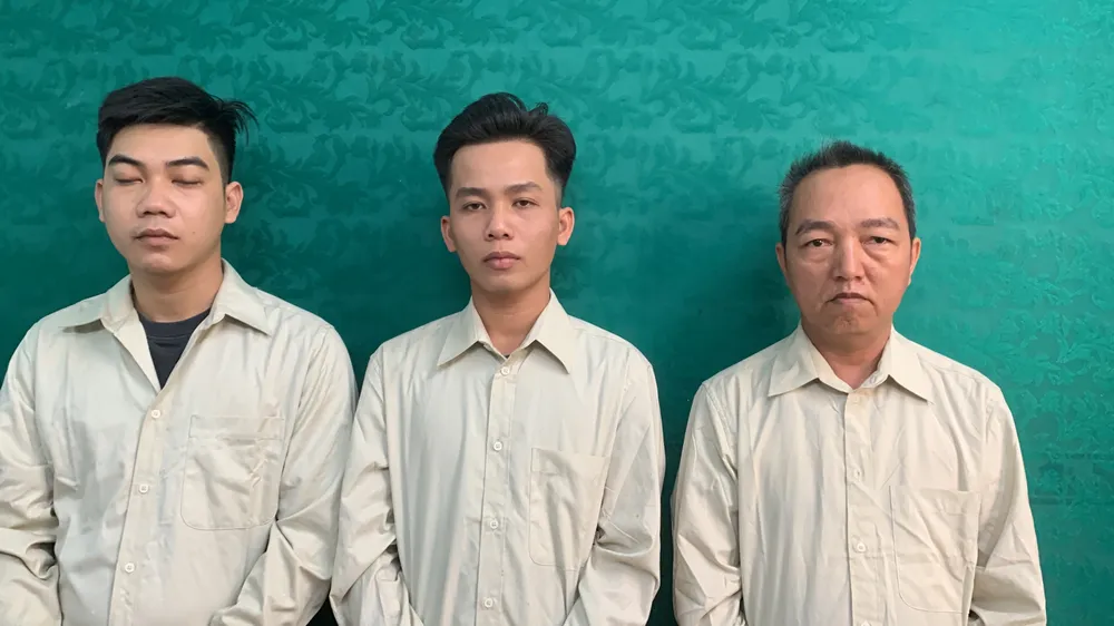 Nhóm đối tượng gồm: Hạnh - Khoa - Cường (từ trái qua phải) tại cơ quan công an