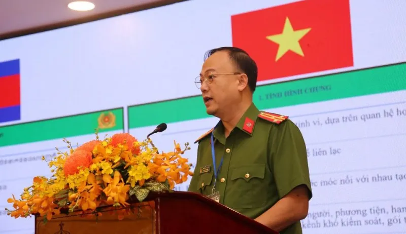 Thượng tá Hoàng Tâm Hiếu, Phó Cục trưởng Cục C04 thông tin về tình hình tội phạm ma túy trên tuyến biên giới. Ảnh: CHÍ THẠCH