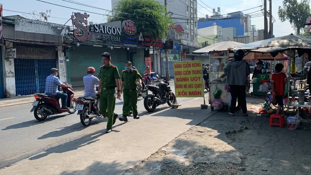 Công an có mặt ở hiện trường. Ảnh: C.T