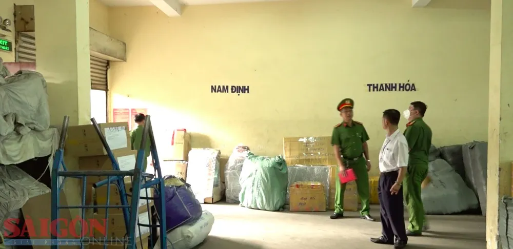 Đoàn công tác Công an TPHCM kiểm tra PCCC tại Ga Sài Gòn. Ảnh: M.N