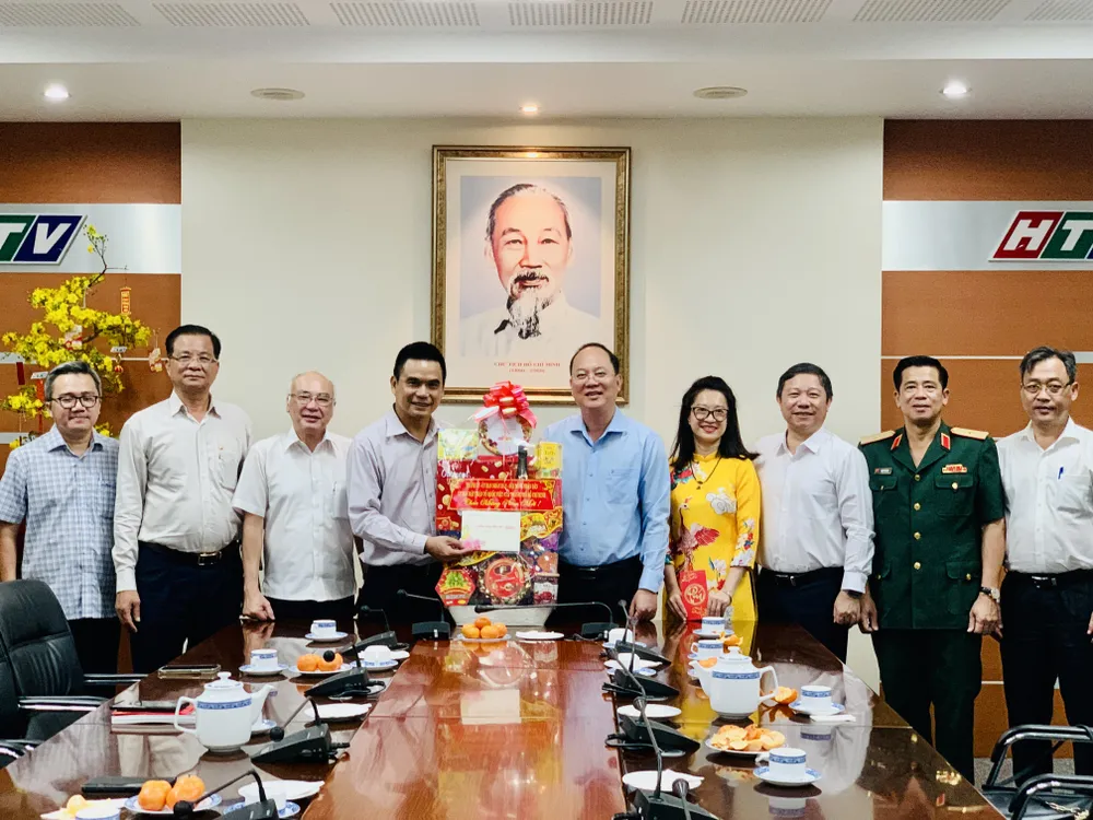 Đoàn lãnh đạo TPHCM do Phó Bí thư Thành ủy Nguyễn Hồ Hải dẫn đầu tới thăm chúc tết cán bộ, nhân viên và lãnh đạo Đài Truyền hình TPHCM (HTV). Ảnh: CHÍ THẠCH
