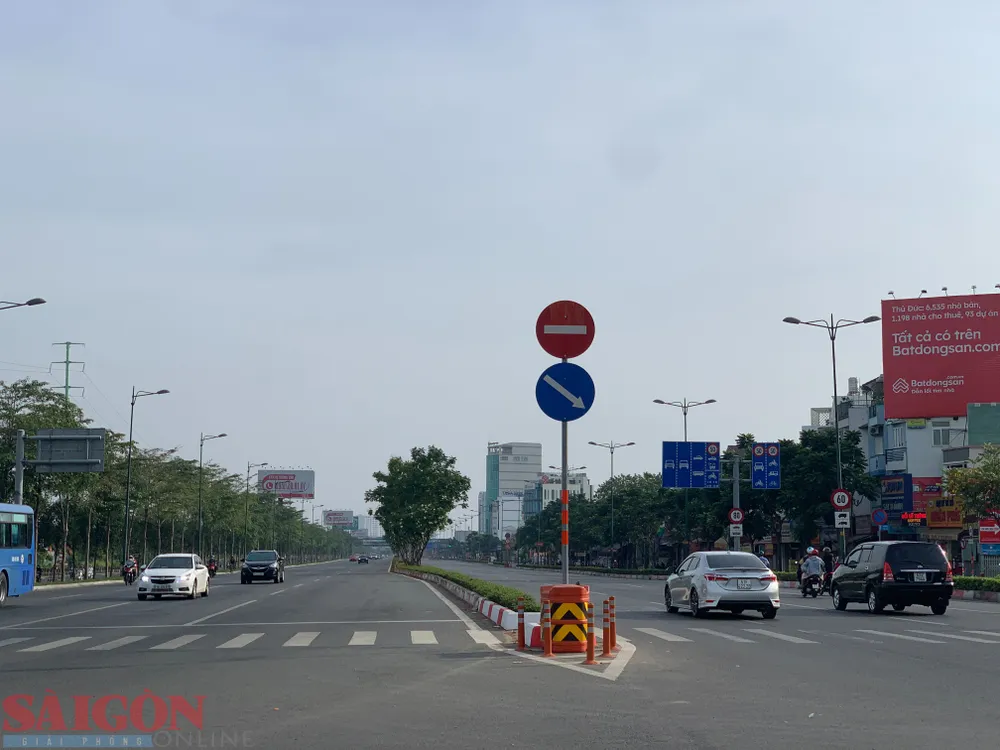 Giao thông trên đại lộ Phạm Văn Đồng thông thoáng. Ảnh: CHÍ THẠCH
