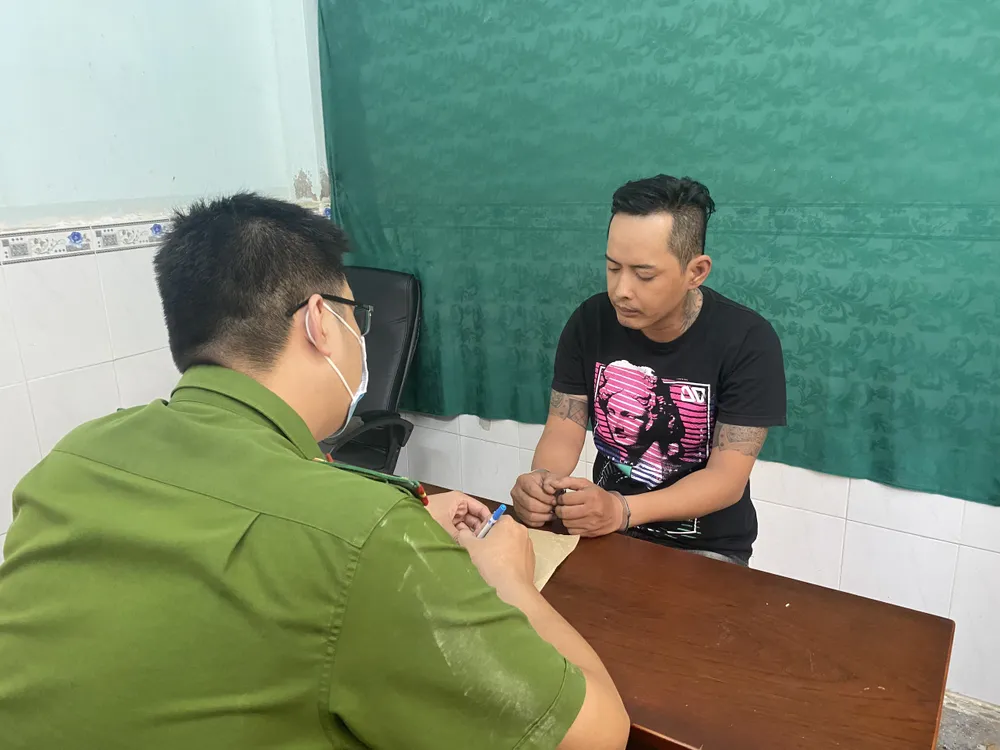 Công an lấy lời khai với Thiện Công an lấy lời khai với Thiện