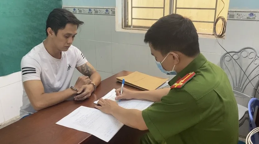 Công an lấy lời khai với Xương Công an lấy lời khai với Xương