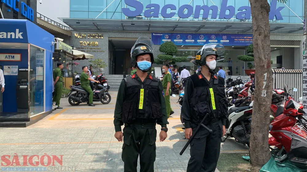 Công an khám xét ở Công ty F88 trên đường Nguyễn Oanh, quận Gò Vấp.