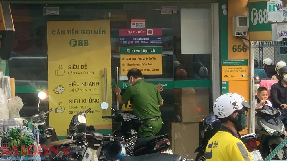 Công an phong tỏa kiểm tra chi nhánh Công ty F88 ở đường Lạc Long Quân, phường 9, quận Tân Bình, TPHCM