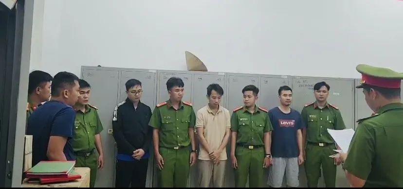 Nhóm bị can ở TTĐK 50-13D