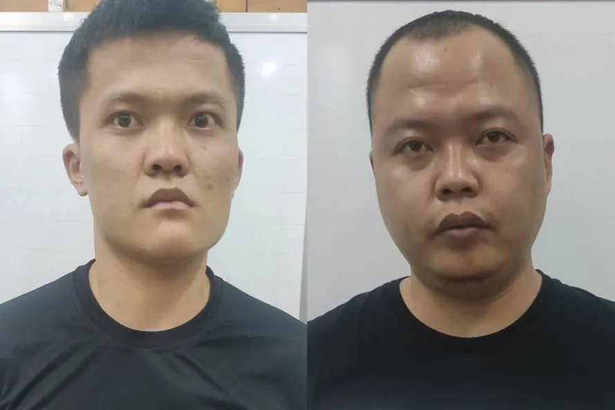 Hai đối tượng Dân và Giáp (từ trái qua phải) tại cơ quan công an