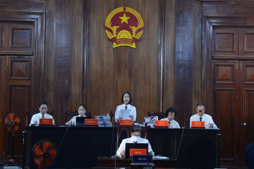 Phiên tòa do thẩm phán Tòa Gia đình và người chưa thành niên thuộc TAND TPHCM Hoàng Thị Bích Duyên làm chủ tọa