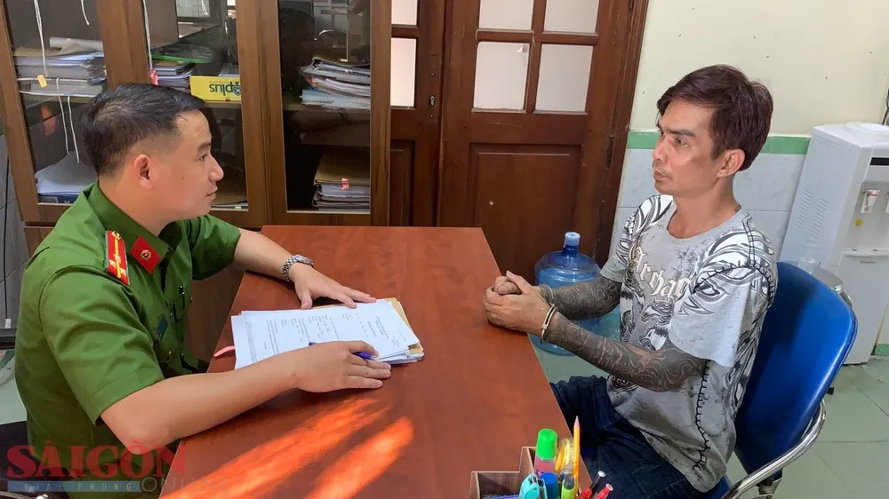 Công an lấy lời khai với Bậm