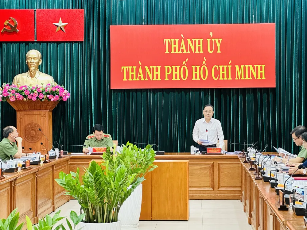 Đồng chí Nguyễn Văn Hiếu, Ủy viên dự khuyết Trung ương Đảng, Phó Bí thư Thành ủy TPHCM phát biểu.