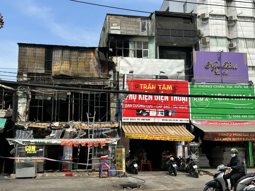 Hiện trường vụ cháy được phong tỏa. Ảnh: CHÍ THẠCH