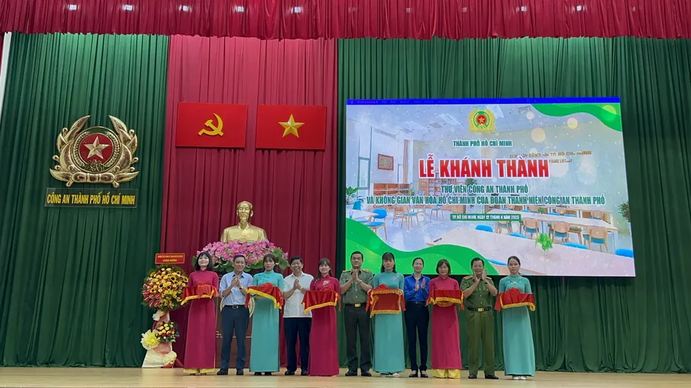 Công an TPHCM cùng Thành Đoàn TPHCM khánh thành thư viện Công an TPHCM và Không gian văn hóa Hồ Chí Minh của Tuổi trẻ Công an TPHCM