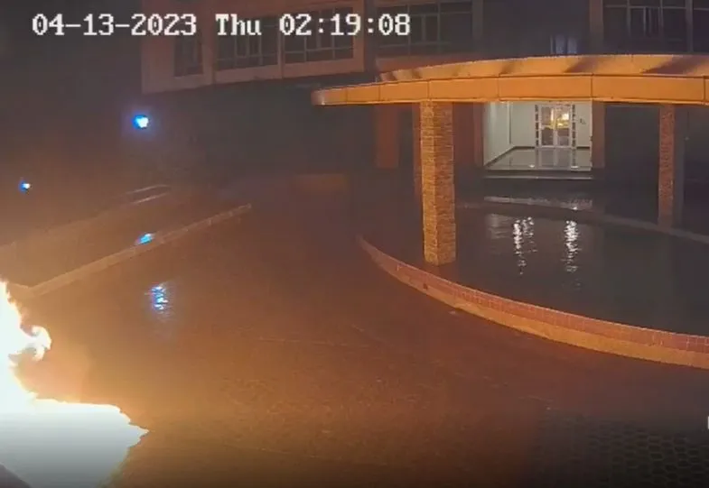 Ngọn lửa bùng cháy dữ dội