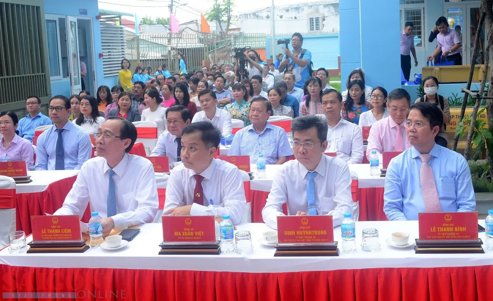 Các đồng chí lãnh đạo TPHCM tại buổi lễ. Ảnh: CHÍ THẠCH