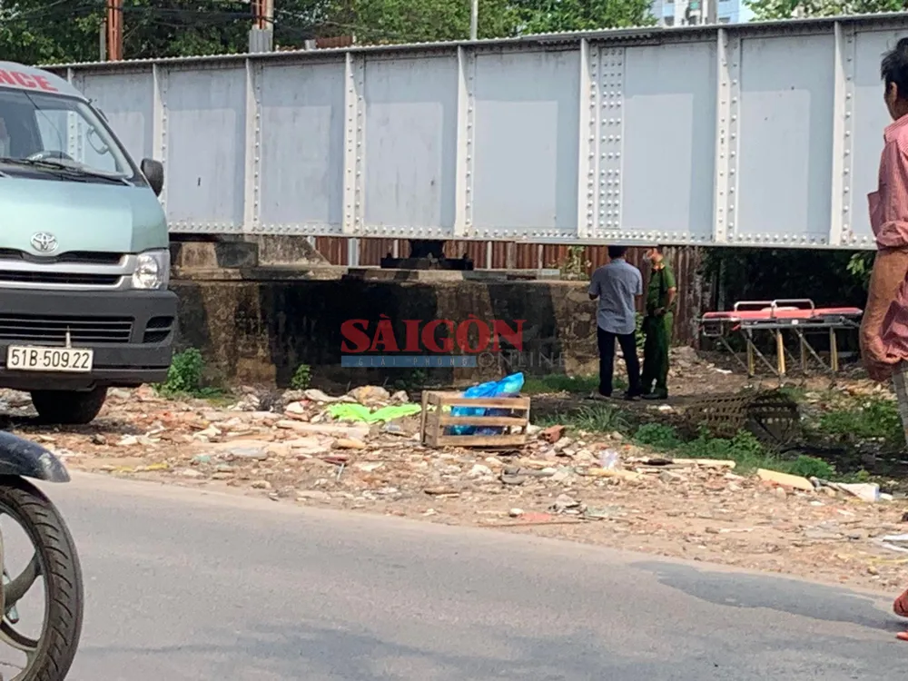 Hiện trường được công an phong tỏa hoàn toàn. Ảnh: HOÀNG HIẾU