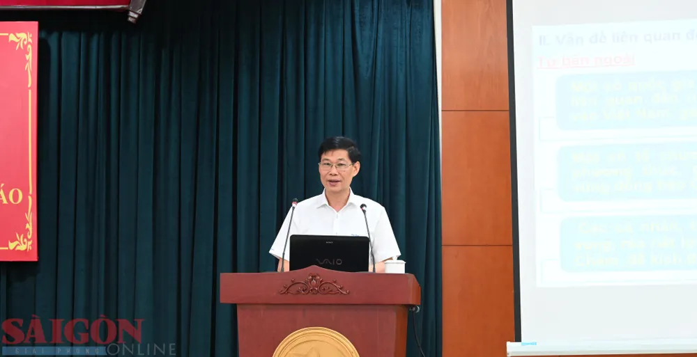 Phó Trưởng Ban Dân vận Trung ương Đỗ Văn Phớn đề nghị các cấp ủy phải cụ thể hóa để lãnh đạo, chỉ đạo thực hiện phù hợp, sát với tình hình thực tiễn của địa phương. Ảnh: CHÍ THẠCH