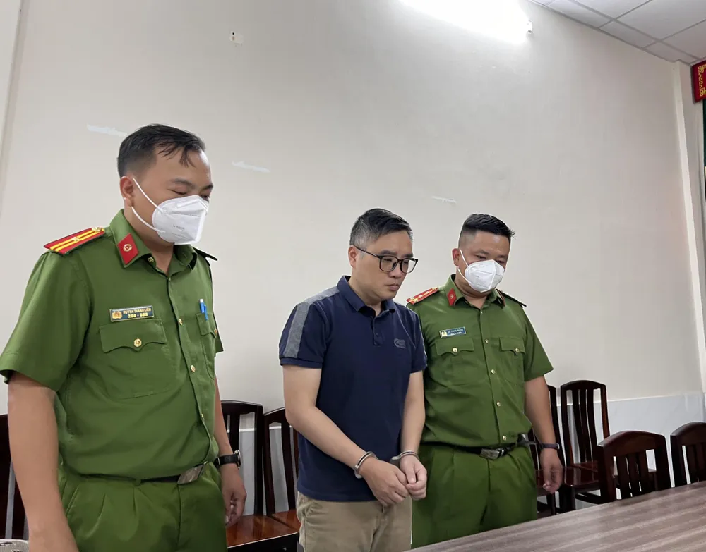 Công an thi hành quyết định với Lương Đức Thái, Phó Giám đốc Chi cục đăng kiểm Hải Hưng, tỉnh Hải Dương