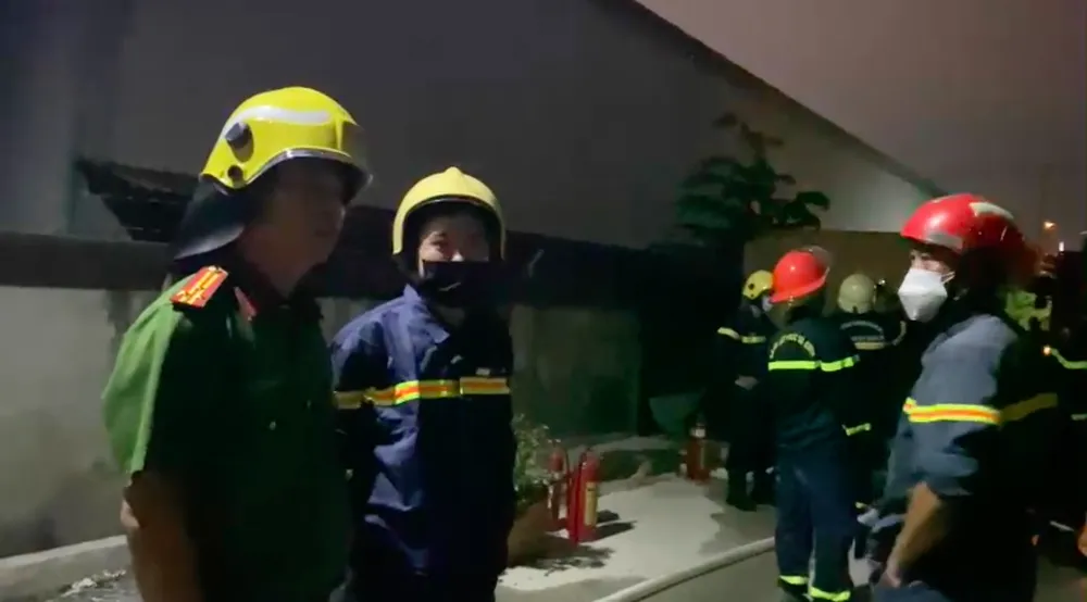 Lực lượng PCCC-CNCH tại hiện trường. Ảnh: A.N.