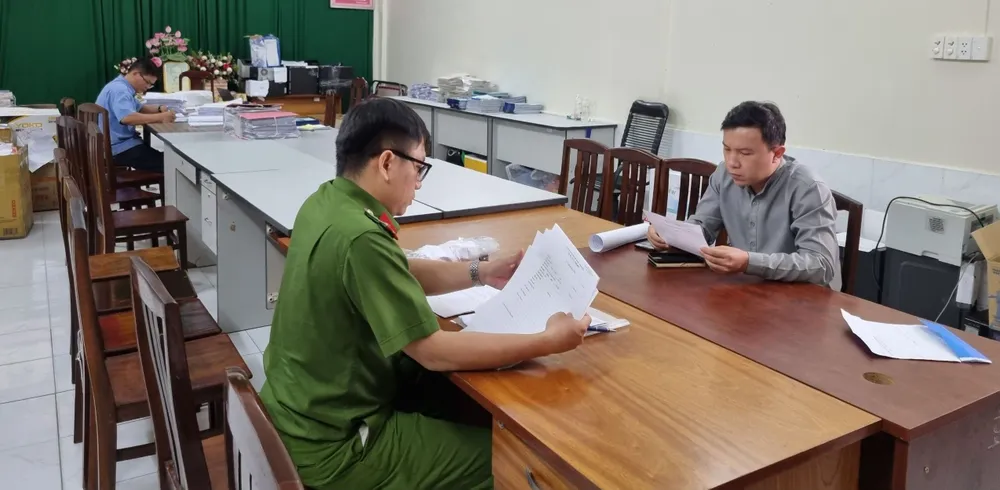 Công an làm việc với bị can Tân