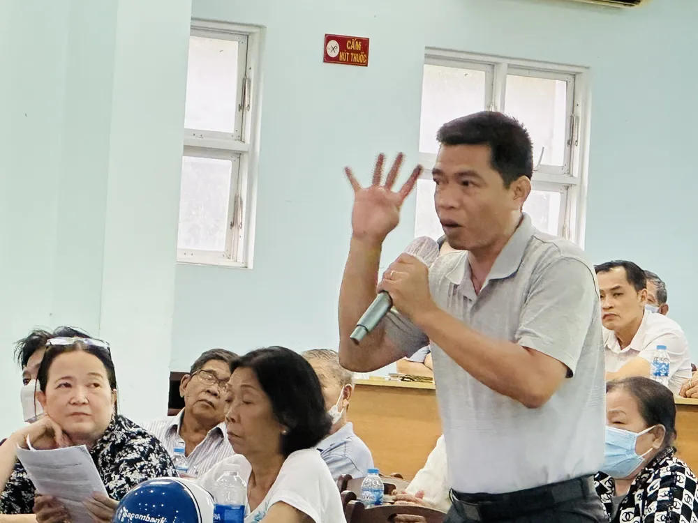 Cử tri nêu ý kiến với tổ ĐBQH