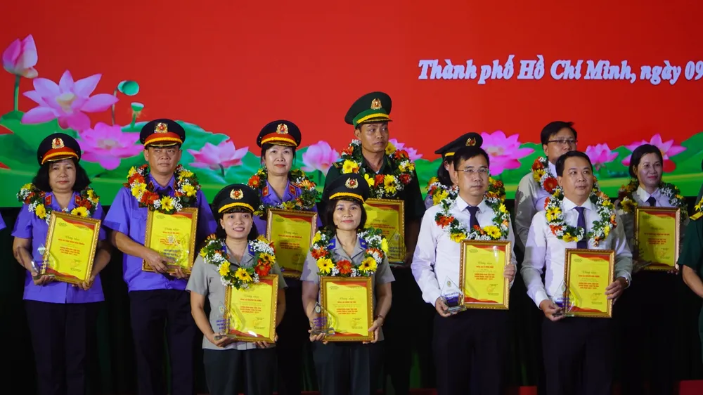 Các tập thể, cá nhân gương điển hình tiên tiến, người tốt, việc tốt