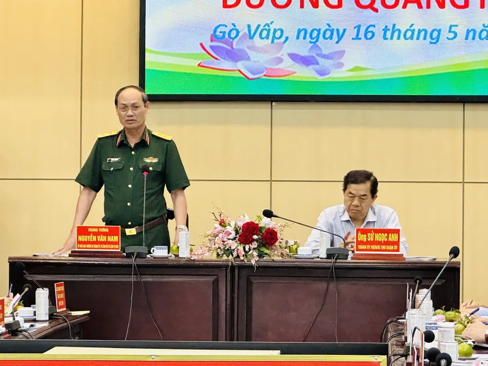 Trung tướng Nguyễn Văn Nam, Tư lệnh Bộ Tư lệnh TPHCM phát biểu chỉ đạo tại buổi làm việc. Ảnh: CHÍ THẠCH