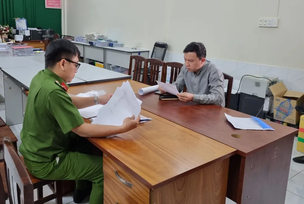 Công an làm việc với bị can Tân