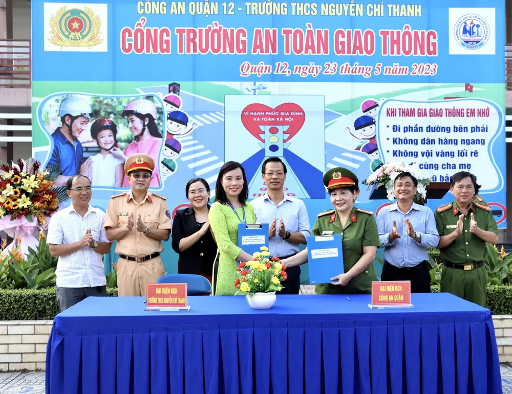 Đại diện hai đơn vị ký kết tại buổi lễ