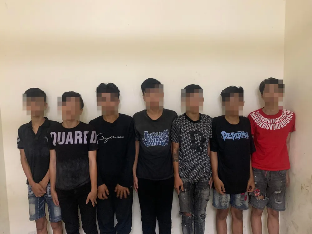 Nhóm đối tượng tại cơ quan công an