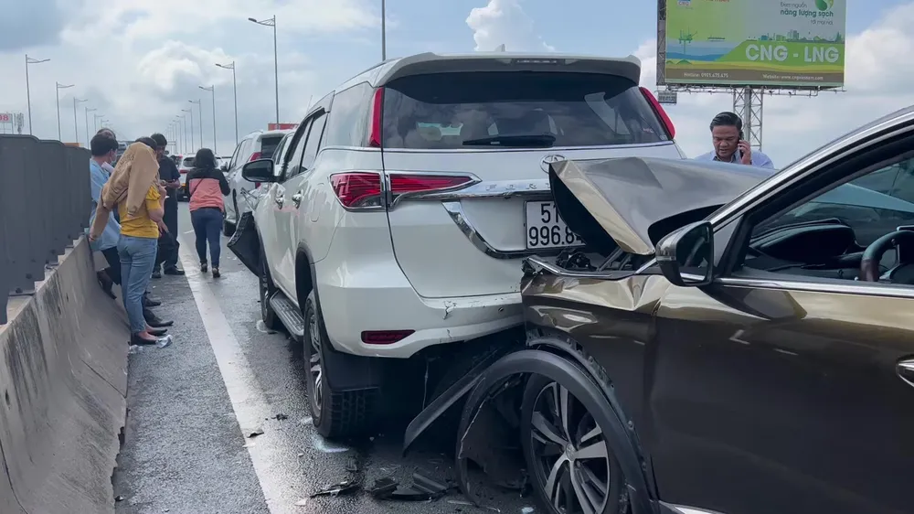 Các phương tiện hư hỏng tại hiện trường Các phương tiện hư hỏng tại hiện trường