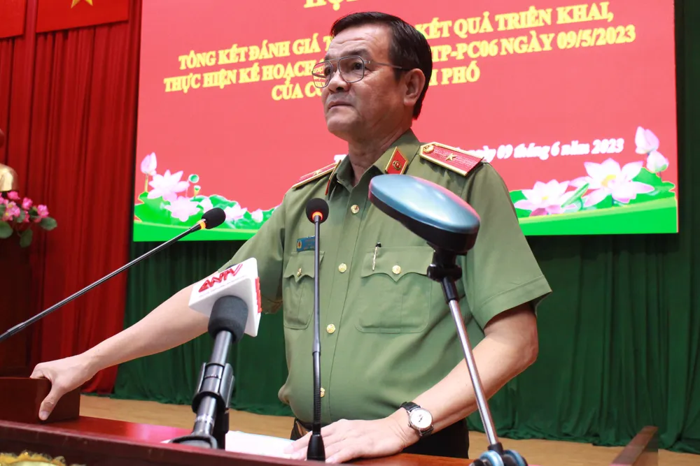 Thiếu tướng Lê Hồng Nam phát biểu tại hội nghị