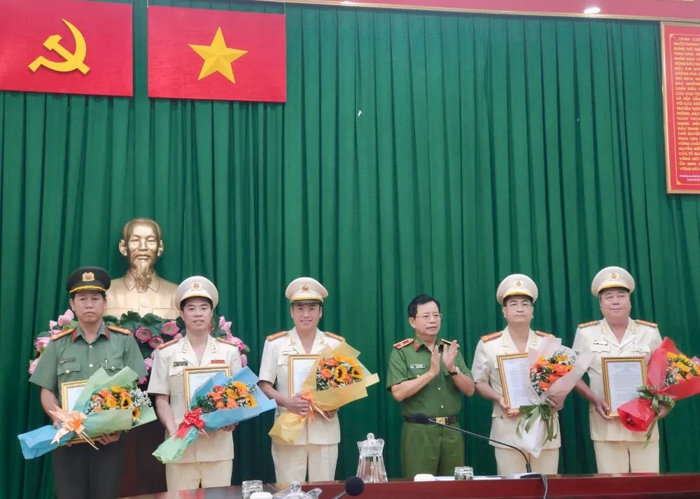 Điều động, bổ nhiệm lãnh đạo các đơn vị Công an TPHCM. Ảnh: TRUNG DŨNG Điều động, bổ nhiệm lãnh đạo các đơn vị Công an TPHCM. Ảnh: TRUNG DŨNG